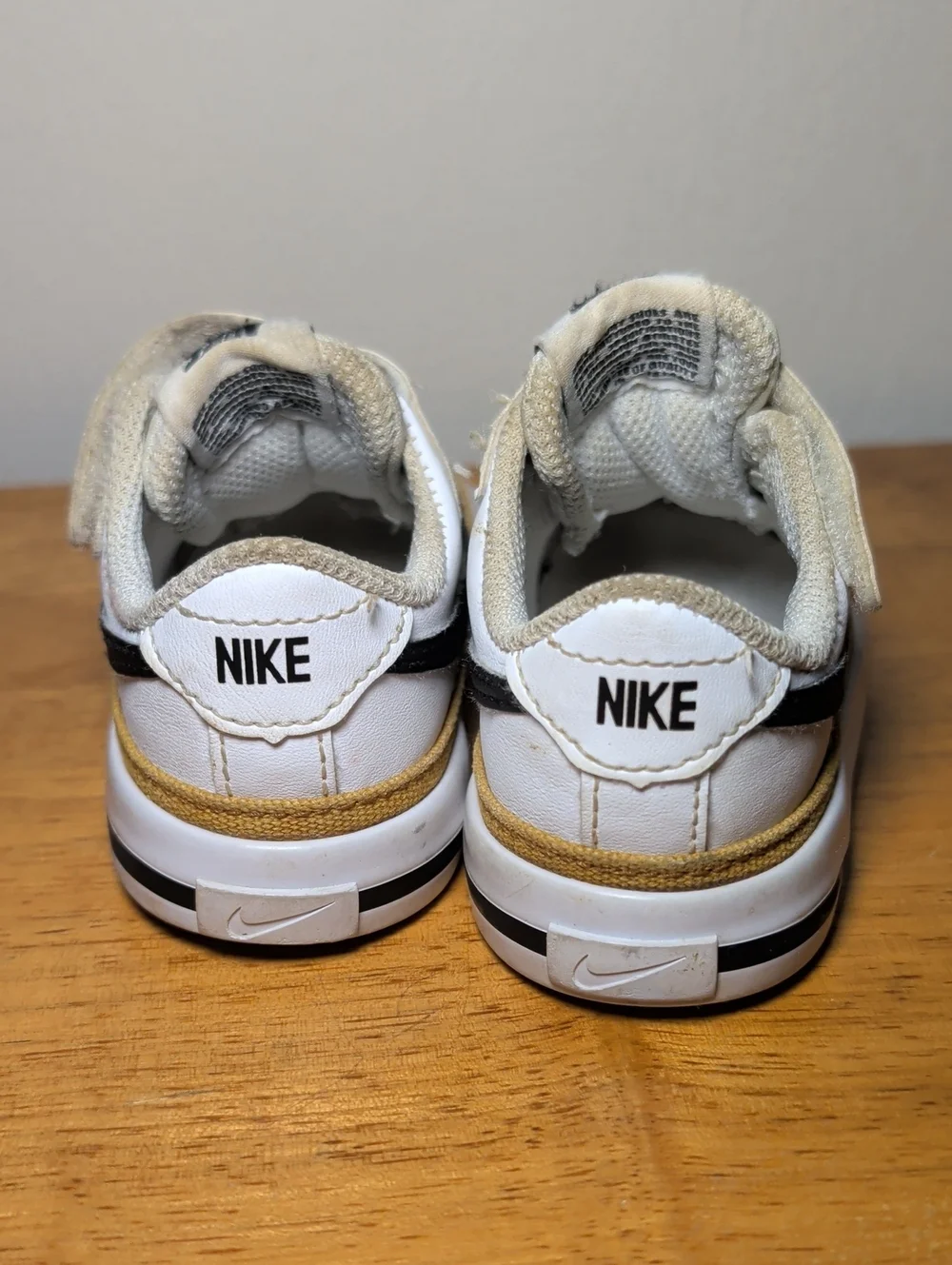 Nike court legacy